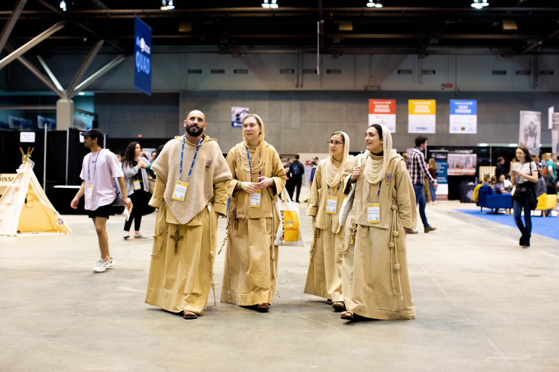 Franciscan nuns and friars walk together in the FOCUS SEEK conference