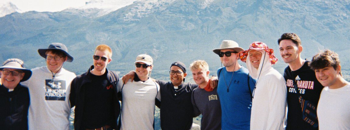 retreaters in arm and arm, posing for a picture