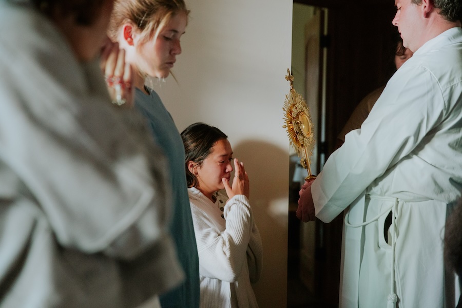 woman praying before the Eucharist